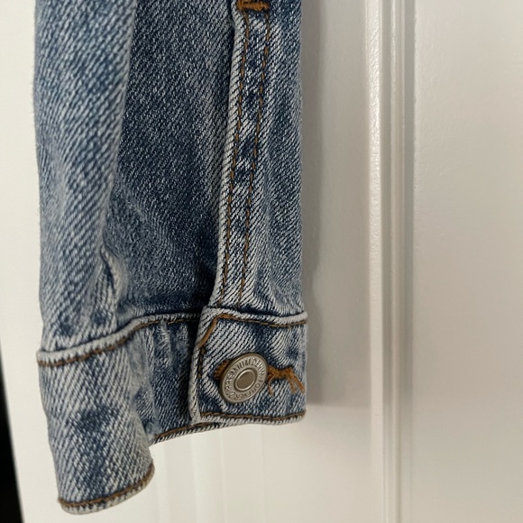 Forever 21 Distressed Puff shoulder Denim Jacket size M - Picture 5 of 6